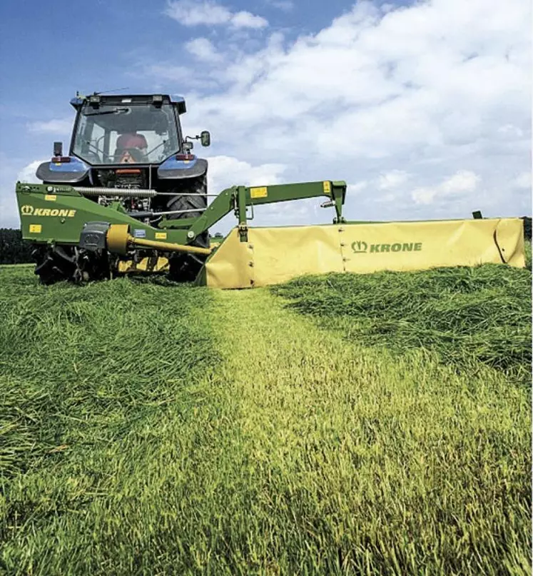 Depuis plusieurs années, Arvalis conduit des expérimentations sur la récolte de l’herbe. Si la période de récolte joue sur la qualité du fourrage, le matériel utilisé également.