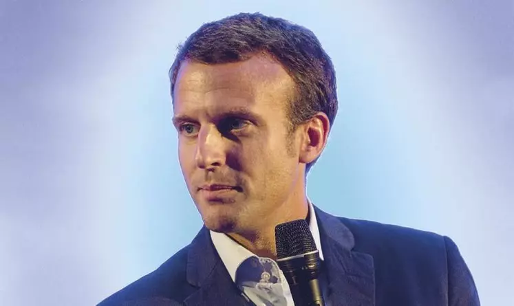 En l'absence de Salon de l'agriculture, le chef de l'État s'est rendu dans une exploitation agricole à Étaules (Côte-d'Or) le 23 février. À une semaine de la fin des négociations annuelles, Emmanuel Macron s'est employé à tracer des perspectives pour pacifier les relations commerciales.