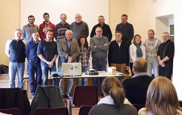 Le conseil d’administration d’Élovel a rendu hommage aux éleveurs qui ont créé l’association.