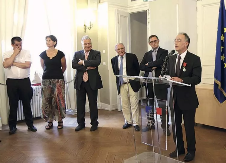 Lors de la cérémonie, René-Paul Lomi s’est vu remettre les insignes de chevalier de la Légion d’Honneur.