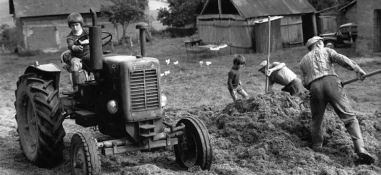 Dans les années soixante-dix, la campagne française est encore en pleine révolution.