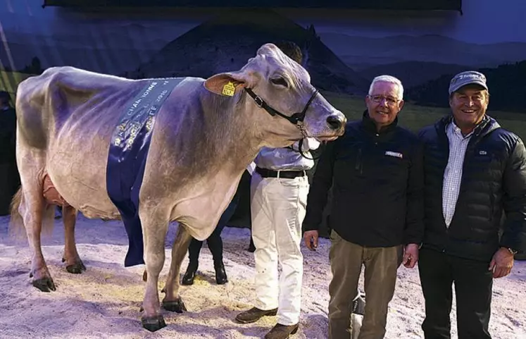 Palma et Carl Breudenburger (à gauche), directeur de l’élevage Plantahof en Suisse.