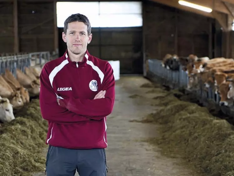 L'éleveur de 38 ans, installé en Gaec à Ressouches, a obtenu un premier prix à la foire des boeufs gras de Laguiole grâce à l'une de ses génisses, en catégorie Fleur d'Aubrac.