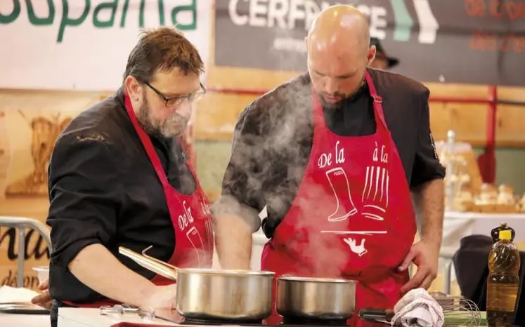 Samedi 15 octobre, à Saint-Chély-d'Apcher et en partenariat avec le lycée hôtelier du Sacré-Coeur, les JA ont organisé la quatrième édition de leur concours De la botte à la toque. Fabrice Archer et Guillaume Calcat ont gagné le concours.