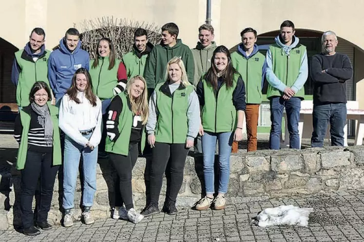 Pour être plus facilement reconnaissables, les élèves porteront des gilets verts à l’éfigie du lycée.