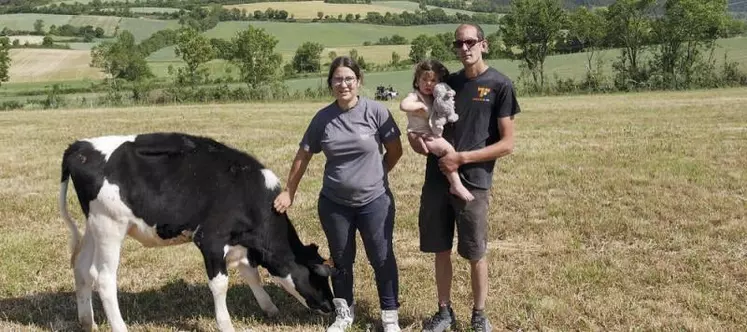 Installés près de Lanuéjols, Agnès Robert et Jérôme Pitot ont repris une exploitation de vaches laitières en 2019. Une installation qui a pu s'effectuer notamment grâce à l'attribution de 18 hectares supplémentaires issus de la remise en culture des terres de Chapieu.