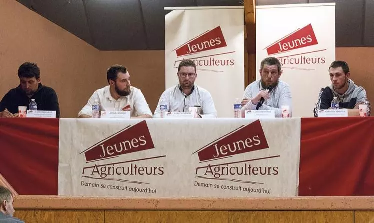 Vendredi 10 mars, à Ribennes, les Jeunes agriculteurs ont tenu leur traditionnelle assemblée générale. Au menu, les activités du syndicat, la question du carbone et celle de la prédation qui a beaucoup fait réagir dans la salle.