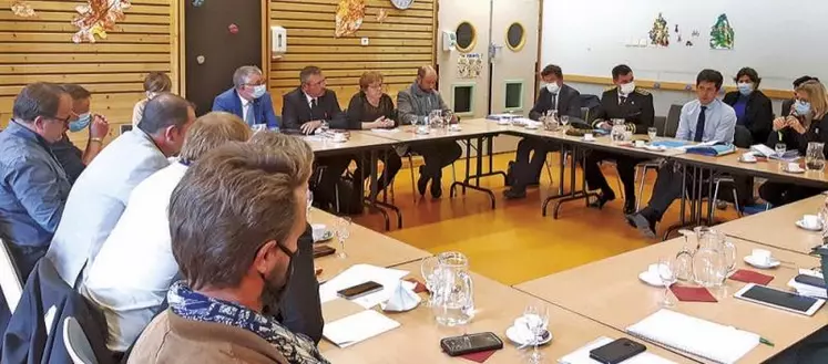 Le sujet des prédateurs était évoqué à la première table ronde consacrée à l’agriculture et au pastoralisme lors du congrès de l’Anem le 21 octobre au Grand-Bornand.