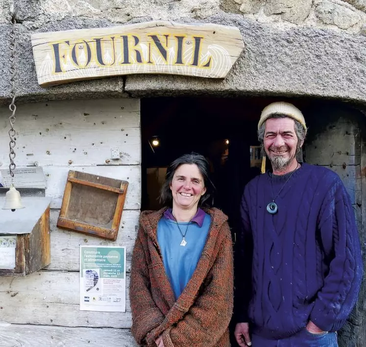 Depuis leur atelier de la commune du Pont-de-Montvert-sud-mont-Lozère, ce couple d’agriculteurs s’est lancé dans la production artisanale de pain et s’est vu attribuer dix hectares qui leur ont permis de professionnaliser leur activité.