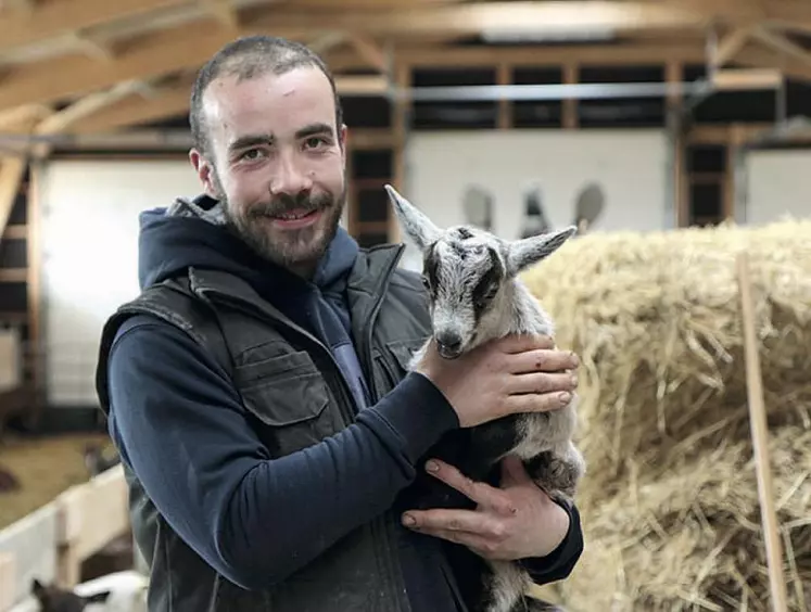 Benoit Albuisson s’est installé à Sarrouillet, sur la commune de Rimeize.