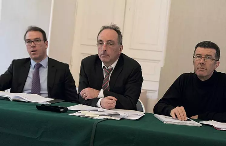 De gauche à droite, Guillaume Lambert, préfet de la Lozère ; René-Paul Lomi, directeur de la DDT et François-Xavier Fabre, chef de l’unité bâtiment de la DDT.