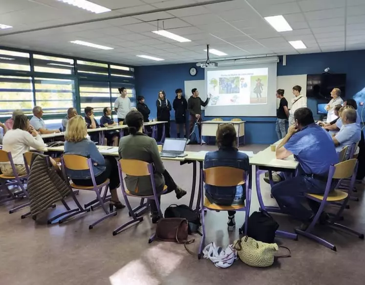 Vendredi 29 septembre, les élus membres du comité départemental lozérien se sont donné rendez-vous au lycée Louis Pasteur à la Canourgue, pour évoquer les nombreux sujets rencontrés sur le terrain.