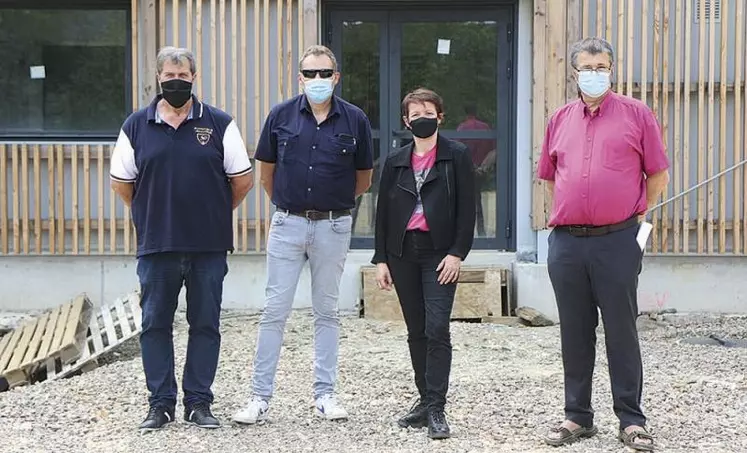 Lundi 7 juin, Aurélie Maillols, vice-présidente de la région Occitanie a visité le chantier du pôle agroalimentaire en construction à Saint-Julien-des-Points. Un chantier qui devrait être terminé « pour le 1er septembre », selon le maire de Saint-Julien-des-Points, André Deleuze.