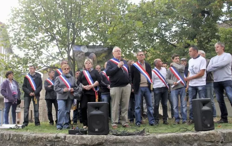 Les élus lors de la batte de Prévenchères.