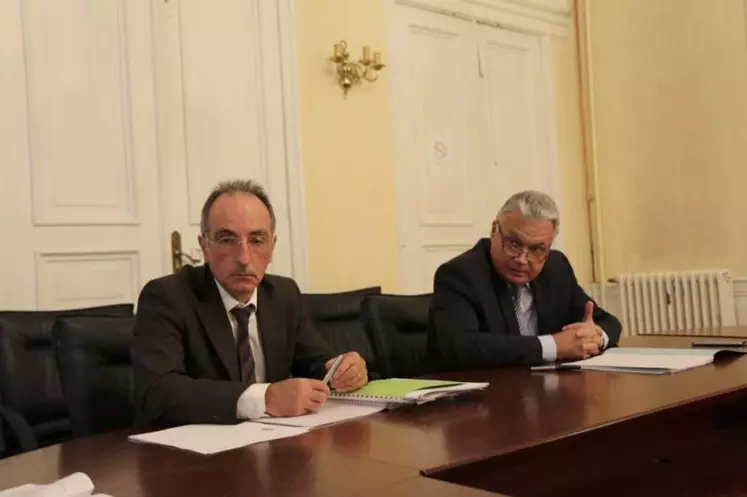 René-Paul Lomi, directeur départemental des territoires et Hervé Malherbe préfet de la Lozère lors du point presse en préfecture.