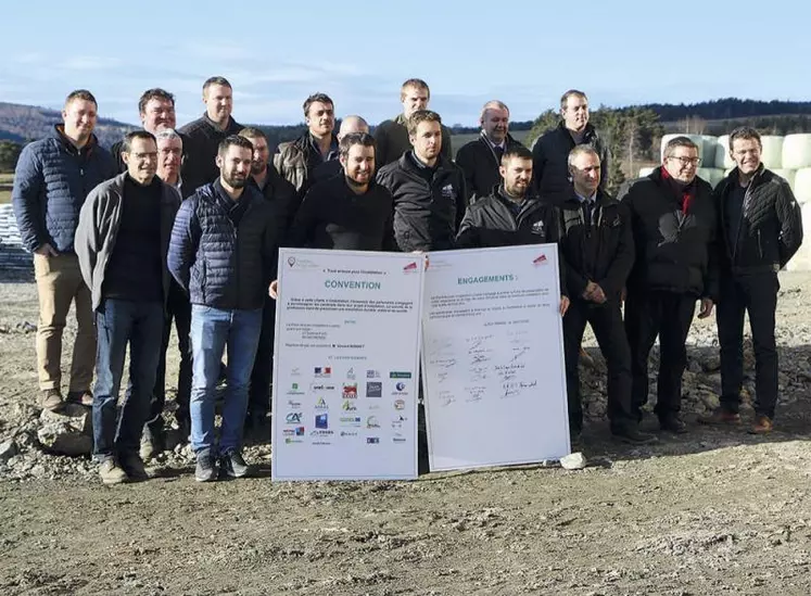 Les jeunes agriculteurs et leurs partenaires pour la traditionnelle conférence de presse et la signature de la convention du PAI.