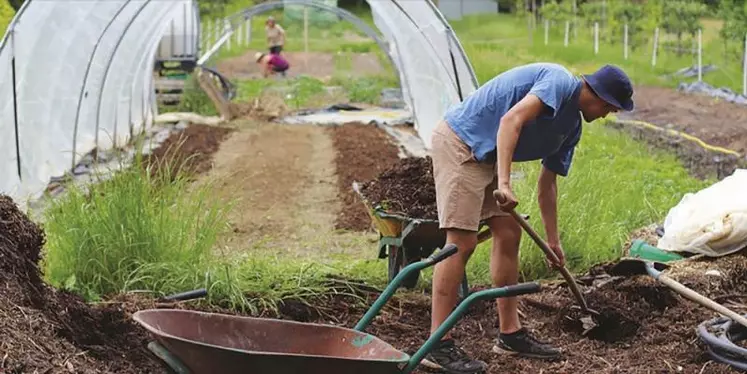 Ariane Catala est la responsable opérationnelle de l'association Le Passe jardins, un centre de ressources et de formation à Lyon, qui accompagne les projets de jardins partagés de la région Aura.