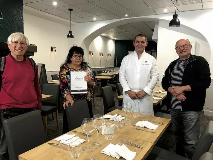 Le restaurant école solidaire Toques académie conjugue à la fois solidarité, formation et gastronomie, avec pour ambition la mixité, l’insertion sociale et professionnelle de différents publics dans les métiers de la cuisine et du service.