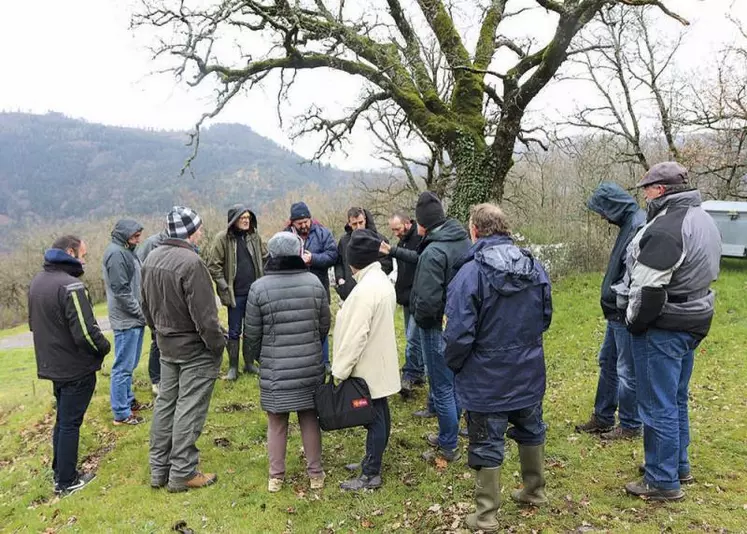 Une vingtaine de personnes, chasseurs, administrateurs et agriculteurs, s’est retrouvée mercredi dernier à côté de La Salle-Prunet.