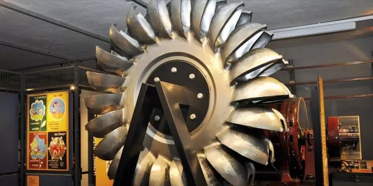 La roue Pelton, symbole de l’industrie hydroélectrique dans les Alpes.
