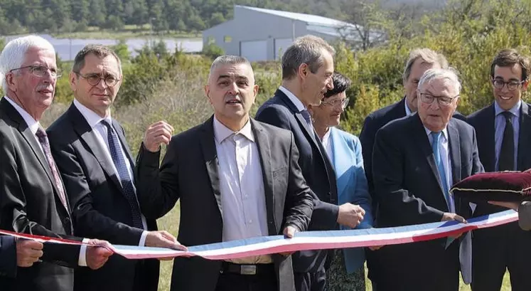 Vendredi 29 avril a eu lieu l'inauguration du parc photovoltaïque se trouvant sur la zone d'activité économique de la Tieule. Un événement qui a eu lieu en présence des élus locaux, nationaux, du directeur d'Engie Green et du préfet de Lozère, Philippe Castanet.