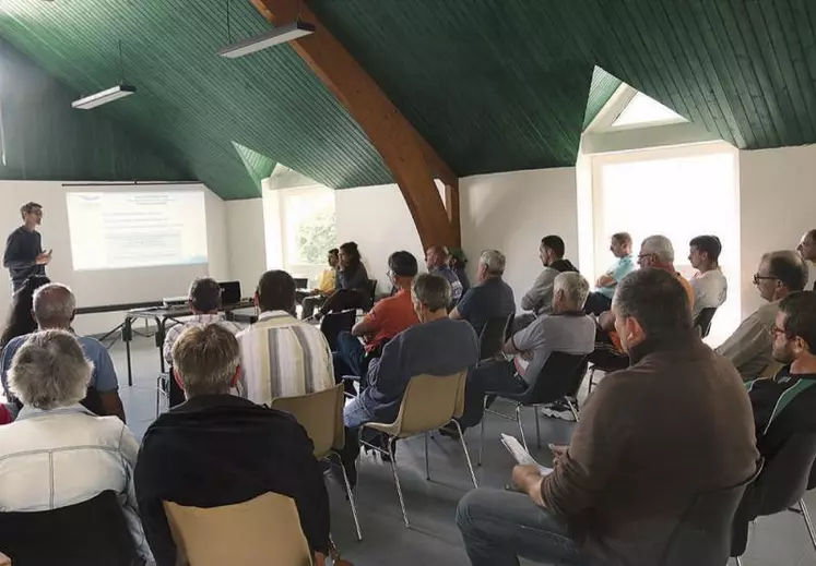 Ce lundi 29 juin, le Copage en compagnie d’un représentant de l’agence de l’eau Adour-Garonne et du syndicat mixte Lot-Dourdou ont présenté la version 2.0 du dispositif de paiement pour services environnementaux (PSE) aux agriculteurs éligibles, à la salle des fêtes du Buisson.