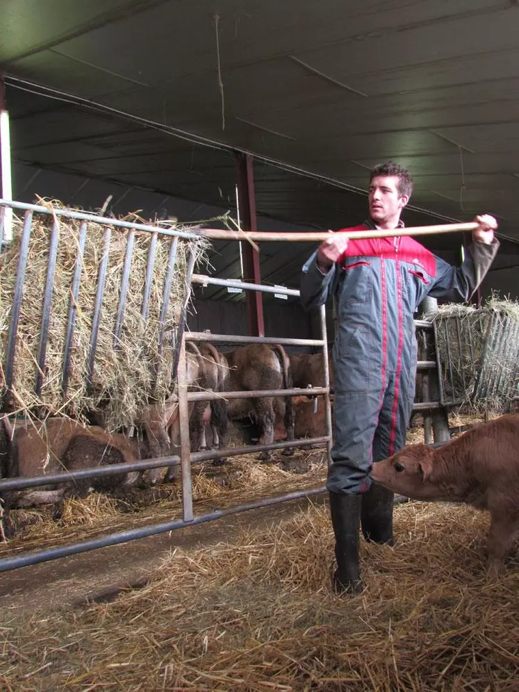 Kévin Ranc, agriculteur aux Salelles, près de Saint-Symphorien.