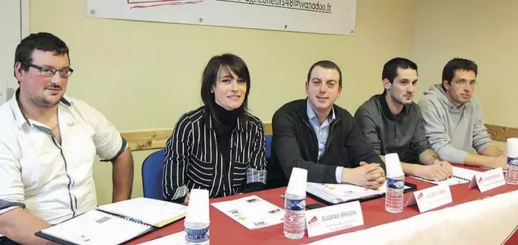 De gauche à droite : Romain Gras, président d’Agriemploi ; Eugénie Brajon, co-rsponsable du dossier installation et présidente de l’Adapefa ; Julien Tufféry, président de JA48 ; Vincent Bonnet, président du service de remplacement et de l’Aréal et Sylvain Chevalier, trésorier des Jeunes agriculteurs.