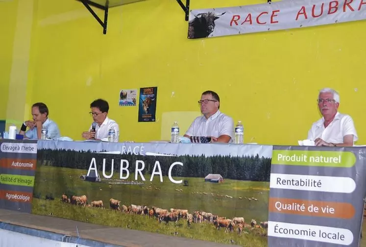 L’Union Aubrac était en assemblée générale vendredi 7 août, à Aumont-Aubrac. Près de 200 éleveurs et partenaires étaient réunis pour constater la progression continue de la race, avec bientôt 250 000 vaches en France.