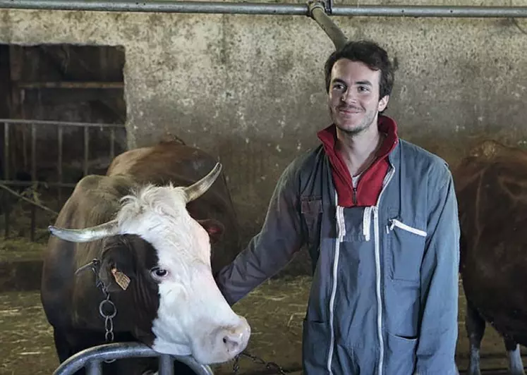 Gaëtan Bertuit est installé en bovins lait, à Auzenc, sur la commune de Paulhac-en-Margeride, depuis janvier 2016.