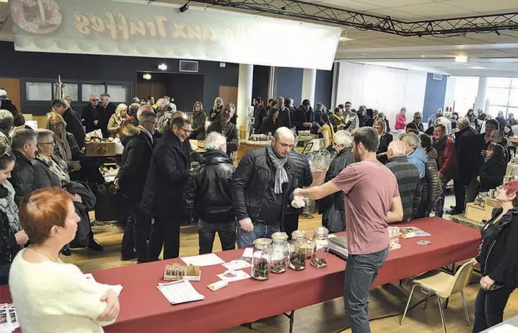 Dégustations, démonstration de cavage, marché aux truffes et de plants truffiers… De quoi inciter les nombreux visiteurs à rejoindre la grande famille des trufficulteurs Lozériens.