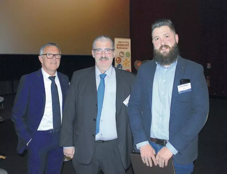 Au centre, François Cholat, président du SNIA, entre Pascal Pringault délégué régional SNIA et Anthony Quintard président des JA Aveyron.