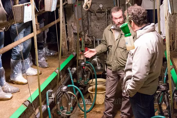 Gui Delajudie, éleveur au Malzieu a ouvert les portes de son exploitation : un troupeau Prim’holstein avec cinquante vaches.