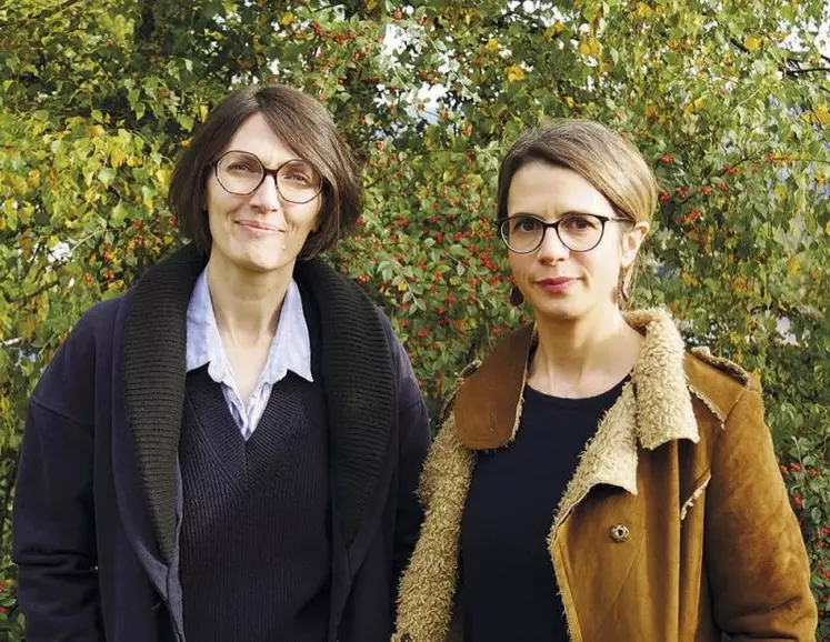 Issue d'une famille emblématique de l'histoire forestière lozérienne, Lydiane Lafont a repris la gestion d'un groupement forestier avec l'appui du reste de la famille, notamment sa soeur Nelly. Une confiance forte mais aussi une responsabilité importante pour modeler une forêt chargée d'histoire et de l'empreinte paternelle.