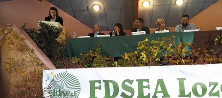 Mardi 26 octobre, la FDSEA était réunie en congrès à la salle des fêtes de Ribennes. Près de 70 participants avaient fait le déplacement pour dialoguer avec Léa Geneix, directrice du Copamac-Sidam, et Yannick Fialip, président de la commission économie de la FNSEA.