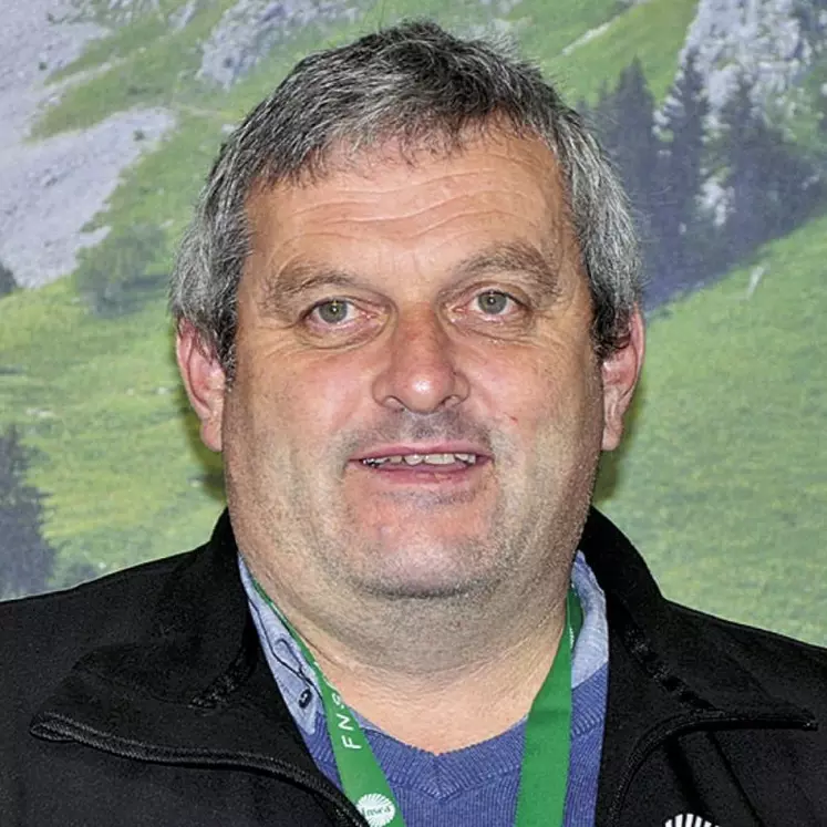 Président de la section régionale laitière de la FRSEA Auvergne-Rhône-Alpes et producteur de lait dans la Loire, Stéphane Joandel revient sur les enjeux de la contractualisation dans la filière laitière.