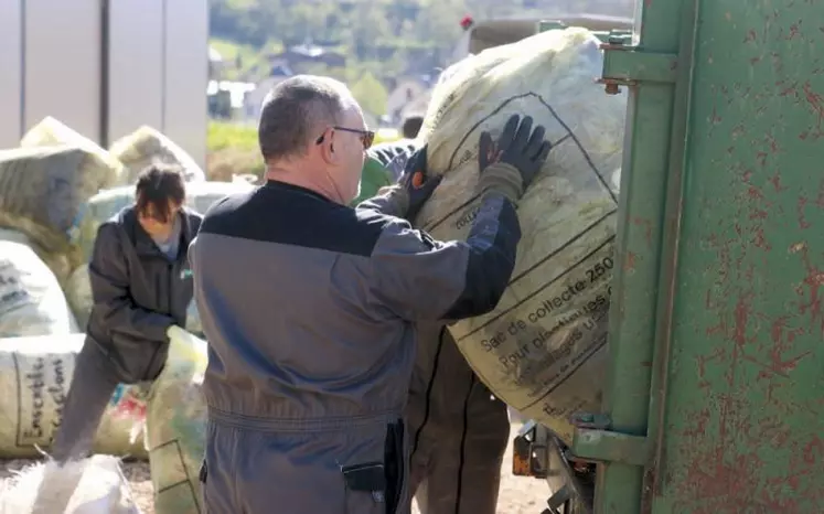 Comme chaque année depuis plus de 20 ans, la collecte des plastiques agricoles organisée par le Copage bat son plein sur le département. En 2023, 27 points de collecte ont été mis en place à destination des agriculteurs.