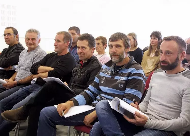 L'organisation de producteurs du sud Massif central a tenu vendredi 27 octobre son assemblée à Aurillac. Bruno Delouvrier, président, et l'équipe de techniciens s'inquiètent de la baisse des apports.