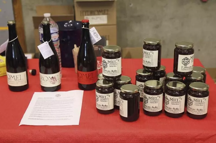 Les 9 et 10 juillet, au Pont-de-Montvert a eu lieu la fête de l’abeille noire et de l’éco-gastronomie, couplée au premier salon des hydromels et vins vivants. L’occasion, surtout, de célébrer une butineuse hors pair et ses multiples talents.