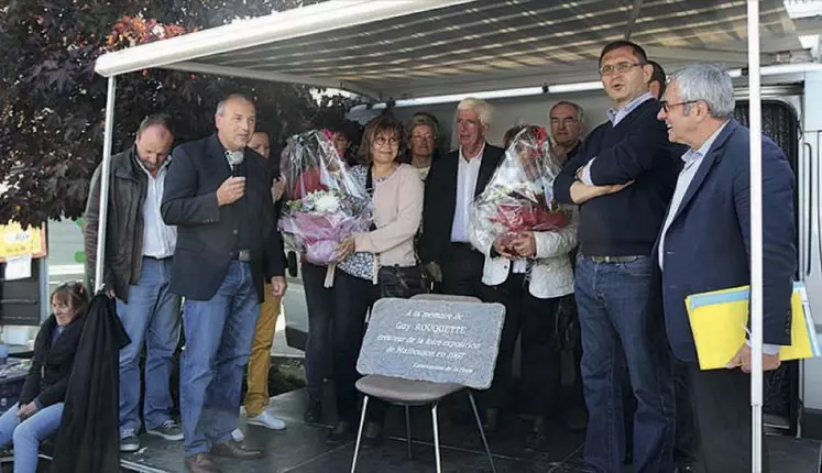 Pour la 50e édition de la foire, les membres de l’association ont fait graver une plaque en l’honneur de Guy Rouquette, l’instigateur de la foire.