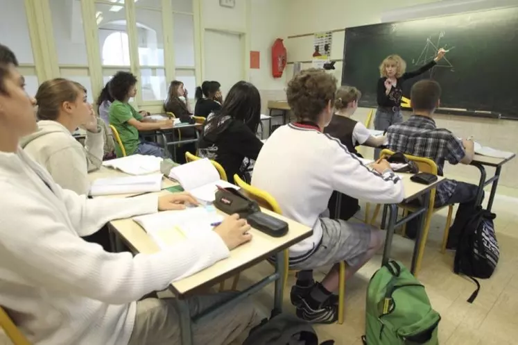 Contrairement à l'an passé, les examens de l'enseignement agricole auront bien lieu au mois de juin, avec des critères d'adaptation réglementaires pour conserver la valeur des diplômes et maintenir une certaine harmonisation au niveau national.