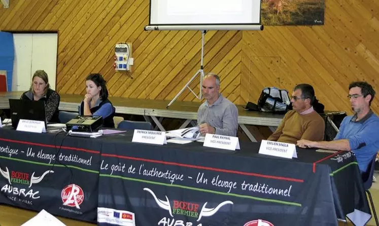 L'association Boeuf fermier Aubrac tenait son assemblée générale jeudi 27 octobre à Lacalm, sous la présidence de Patrick Mouliade.