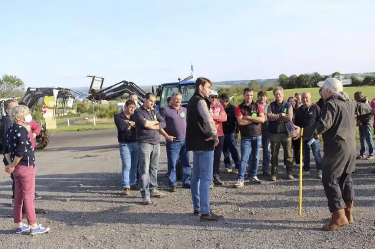 Après plusieurs semaines de baisse des prix du broutard, les éleveurs du Cantal ont bloqué mardi deux centres d’allotement et promettent de visiter tous les opérateurs de la filière.