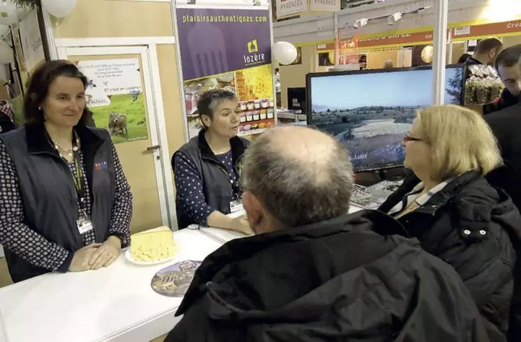 Au Salon de l’agriculture, les visiteurs ont pu déguster du fromage au lait de Brune… de Lozère.