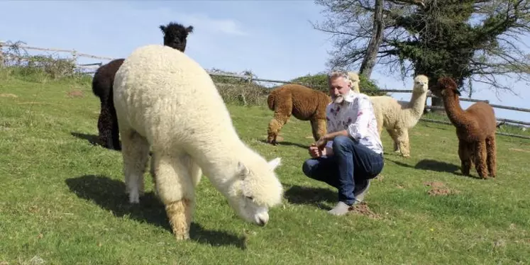 Ancien architecte en Belgique, François-Xavier Barbieux a concrétisé son rêve de gosse à La Paneterie, en Corrèze : élever des animaux pour leur laine.