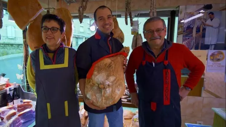 La famille Boulet, dans la boucherie familiale.