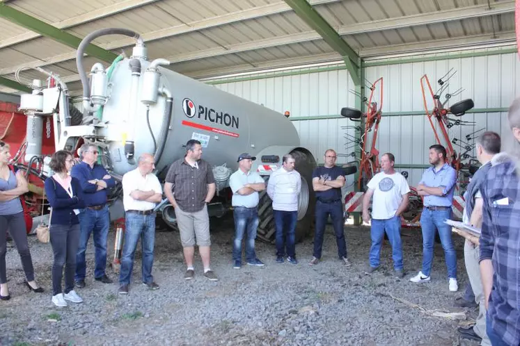 Des discussions riches entre agriculteurs utilisateurs de matériels en Cuma.