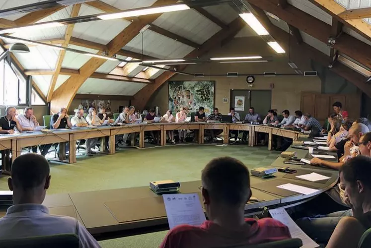 Mardi matin, tous les débats étaient concentrés sur le loup et plus particulièrement sur le parc de Sainte-Lucie.