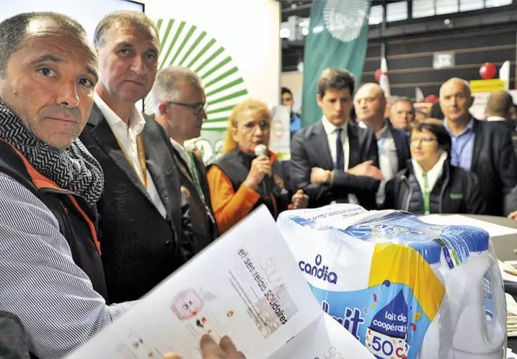 Grégory Chardon ici au premier plan aux côtés du président de la FRSEA Auvergne-Rhône-Alpes, Michel Joux, lors du lancement officiel de Solaal Auvergne-Rhône-Alpes durant le Sommet de l'Elevage 2021.