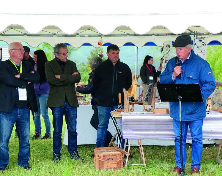 Vendredi 12 et samedi 13 mai a eu lieu, la fête de la forêt en Cévennes. Une première édition qui s’est ouverte le vendredi avec une conférence sur les forêts face au changement climatique à Florac, suivie d’une journée autour de la forêt à Barre-des-Cévennes le samedi.